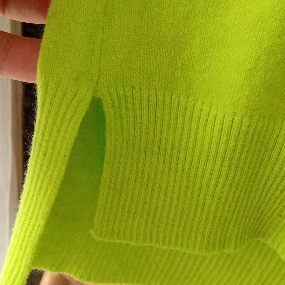 ❌❌sold❌❌Neon Green Boxy Knitted Sweater - Picture 5 of 9